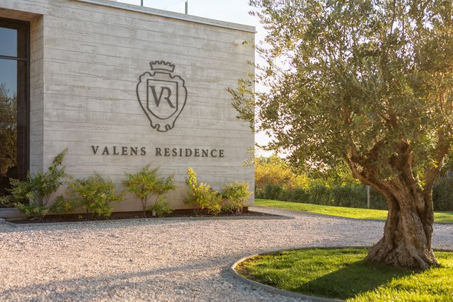 Вила Valens Residence