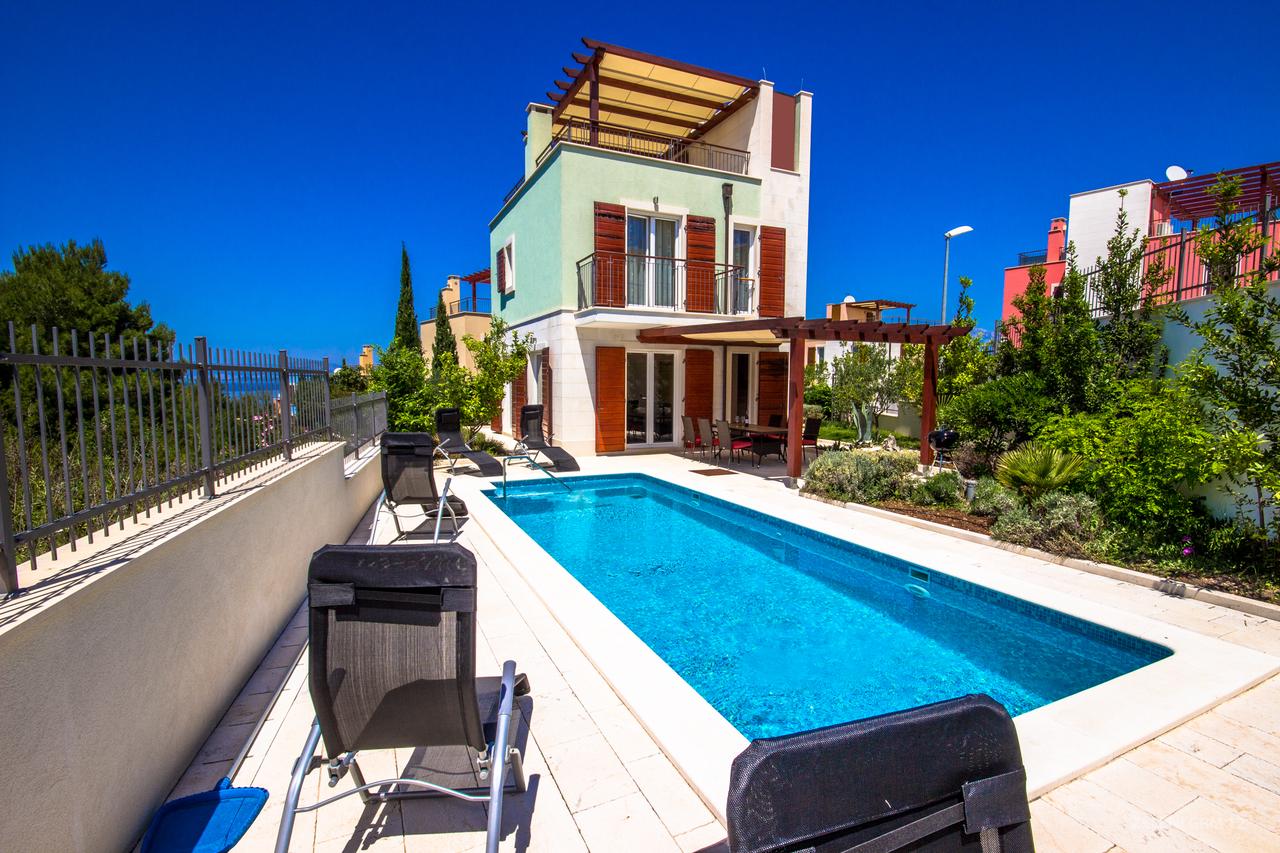Villa Zora: Header #1