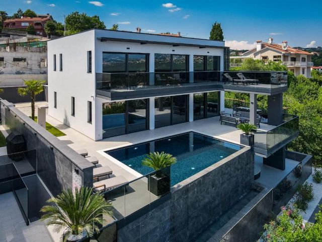 Villa Titanium