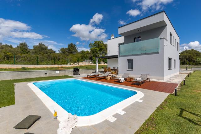 Vila North Gromatic