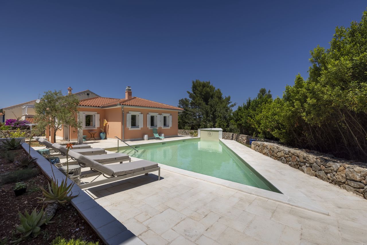 Villa Giardin Pool House: Header #1